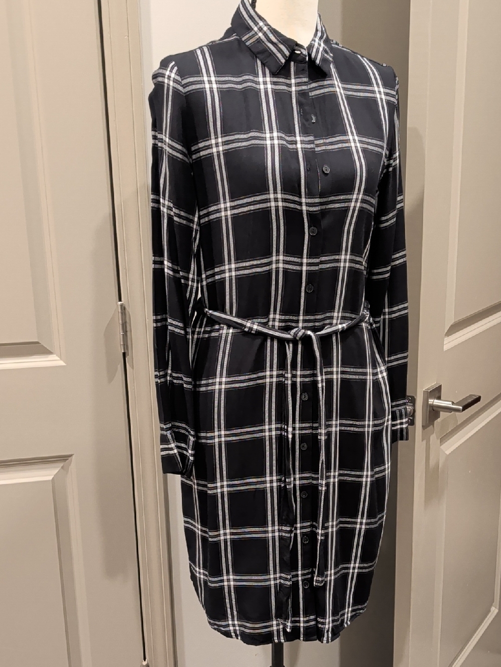 Banana Republic Black and White Plaid Long-Sleeve Shirt Dress